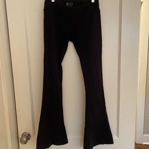 Split 59 yoga pants!